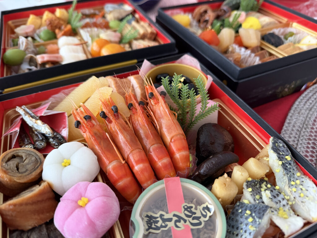 Osechi-ryouri: Japanisches Neujahrsessen, kalte Gerichte, die über mehrere Tage gegessen werden